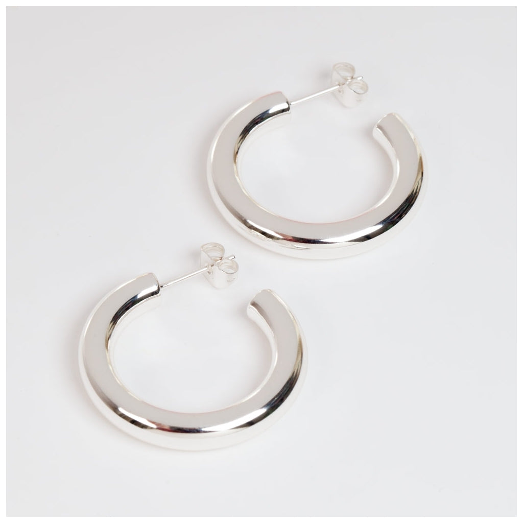 LULU Copenhagen Non Hoops Chunky Medium pair shiny Hoops Silver Plated