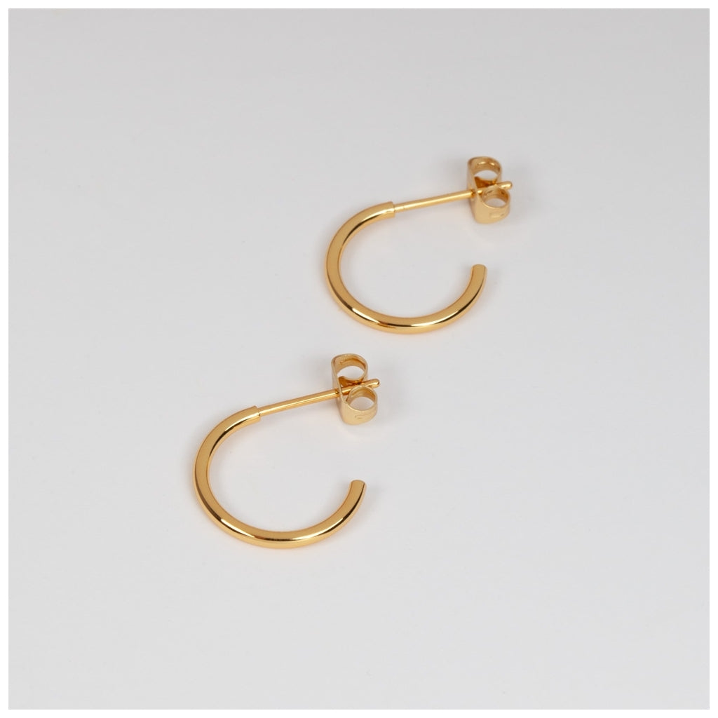 LULU Copenhagen Non Hoops Small pair shiny Hoops Gold plated