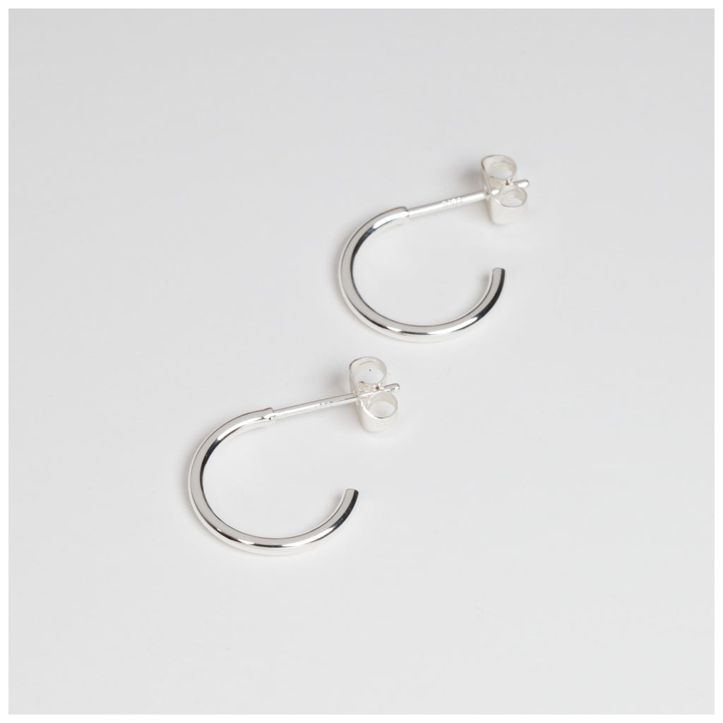 LULU Copenhagen Non Hoops Small pair shiny Hoops Silver Plated